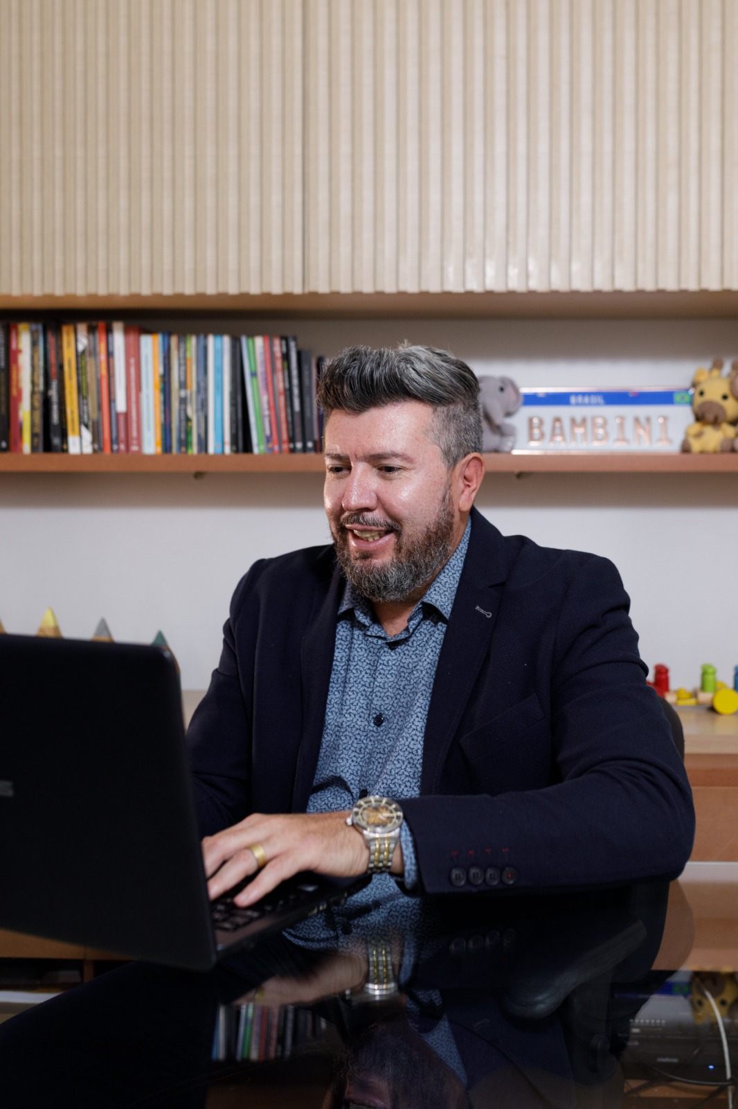 Crianças em atividade criativa